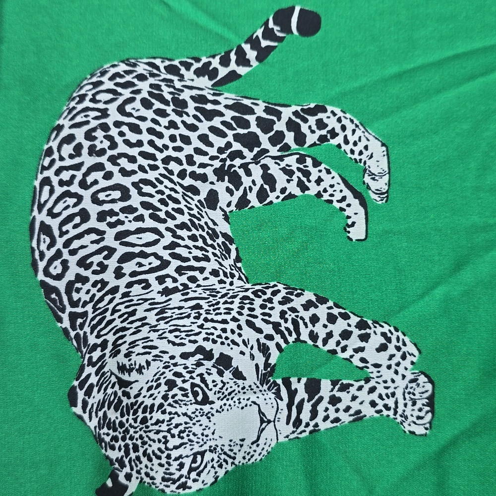 Maison d'Amelie Paris Snow Leopard On Green Long Sleeve Size M